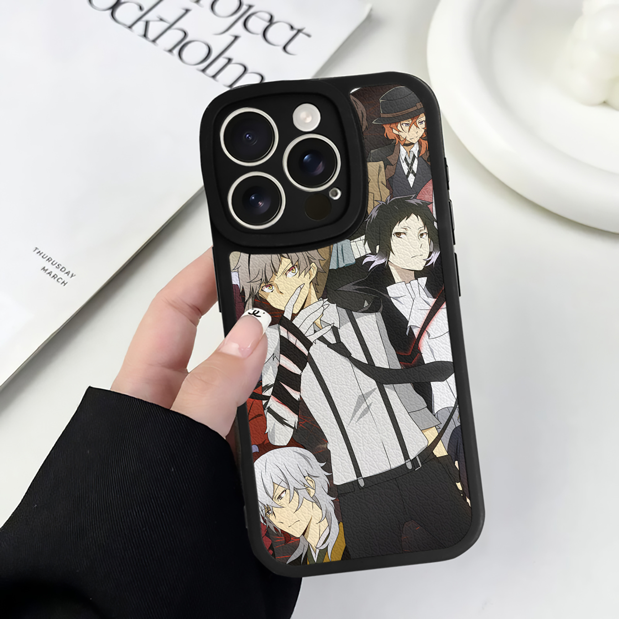 （画像用） 文豪ストレイドッグス Bungo Stray Dogs 【iPhone 16シリーズ対応】シリコンスマホケース（レザー調） 材質：シリコン